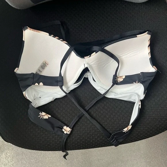 Hawaiian Print Beige and Black Underwire Bikini Swim Top - Picture 2 of 3